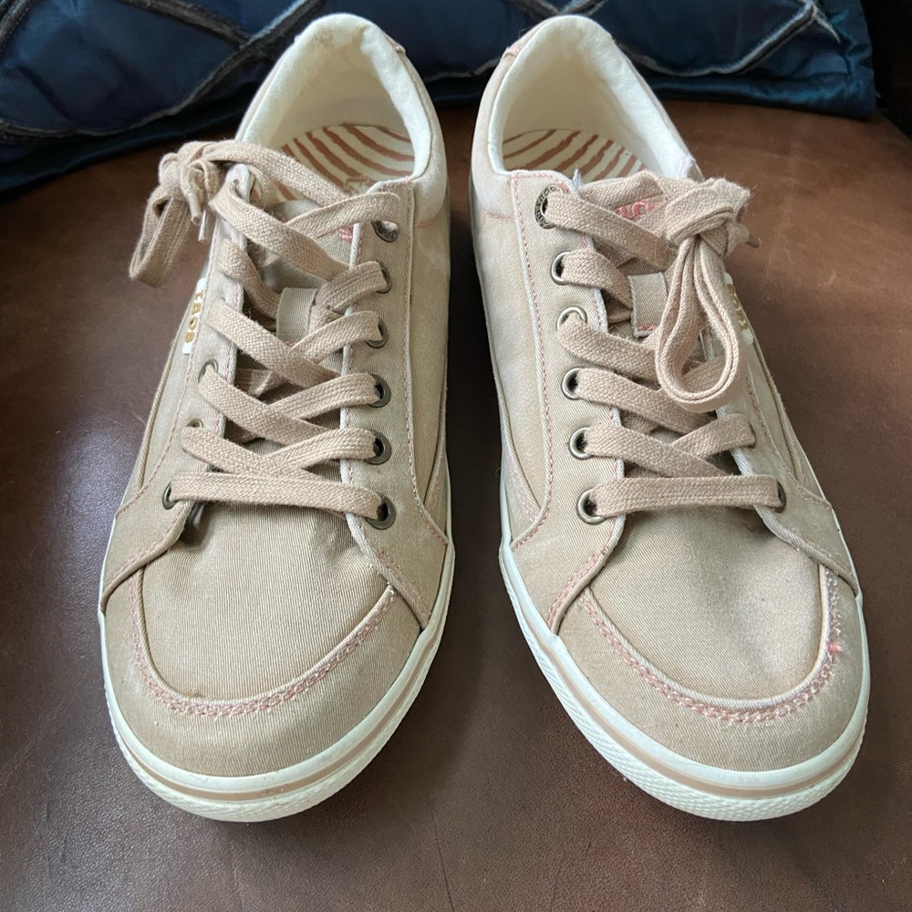 Taos Moc Star Women's Sneakers Size 8.5 Tan Distressed color. Shoes MST-13482A